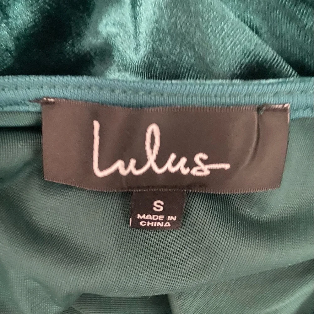 NWT Lulu’s amour green velvet high low hem wrap dress size small. - Picture 5 of 5